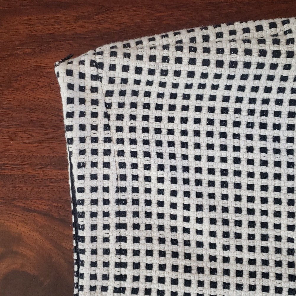 BANANA REPUBLIC Black Off White Textured Grid Knit Skirt Grid Woven Mini Size 6 - Picture 5 of 10
